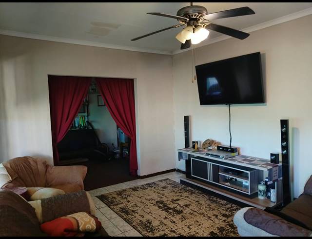 3 BEDROOM HOUSE FOR SALE IN RHODESFIELD